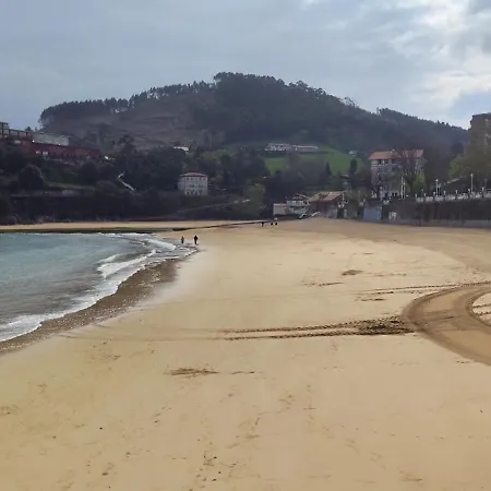 Sabino Arana 9, Doble Con Servicios Compartidos Δωμάτια σε οικογενειακή κατοικία